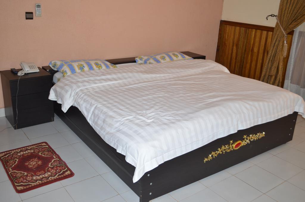 Ouaga Beach Hotel Ouagadougou Dış mekan fotoğraf