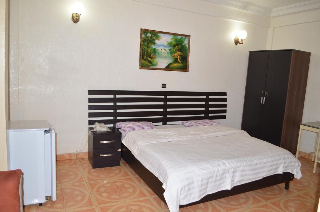 Ouaga Beach Hotel Ouagadougou Dış mekan fotoğraf