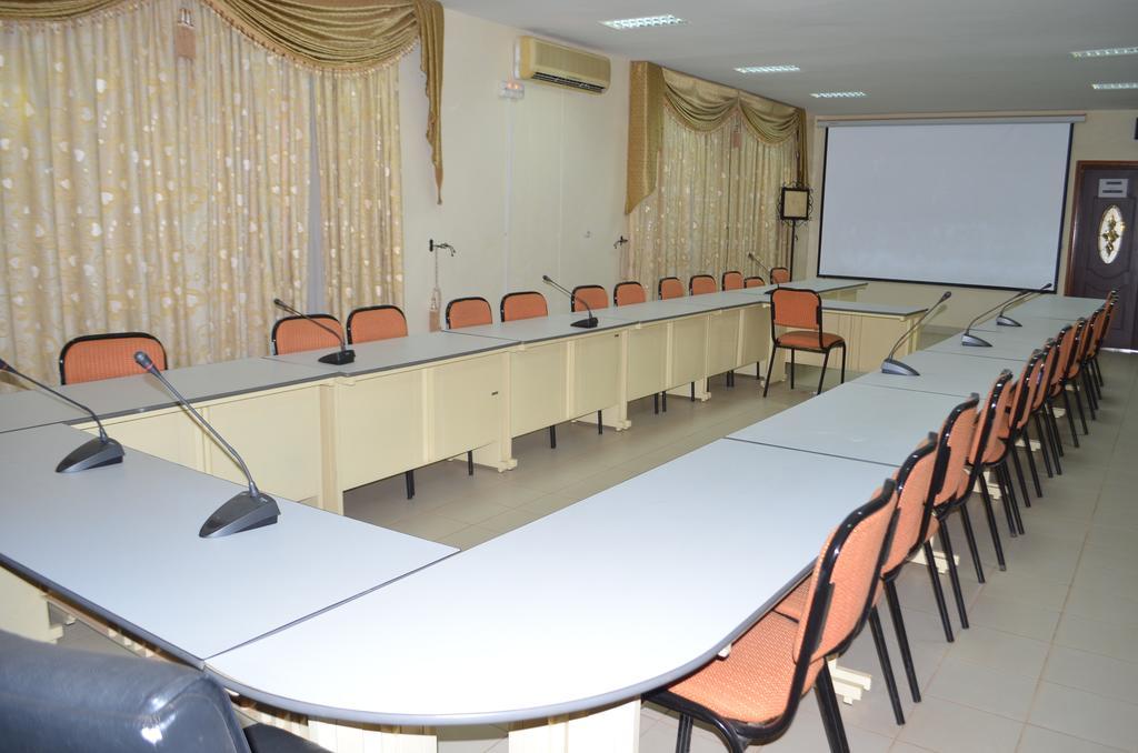 Ouaga Beach Hotel Ouagadougou Dış mekan fotoğraf