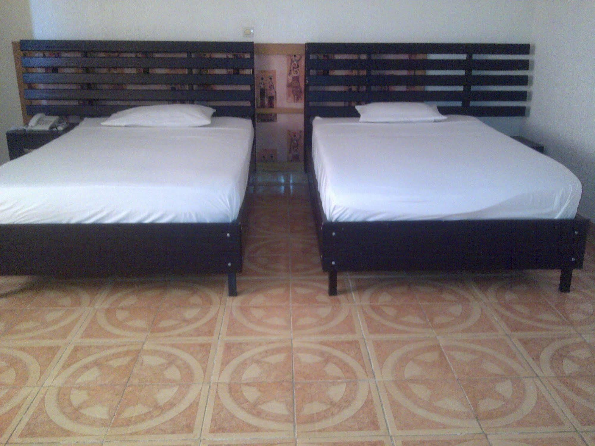 Ouaga Beach Hotel Ouagadougou Dış mekan fotoğraf