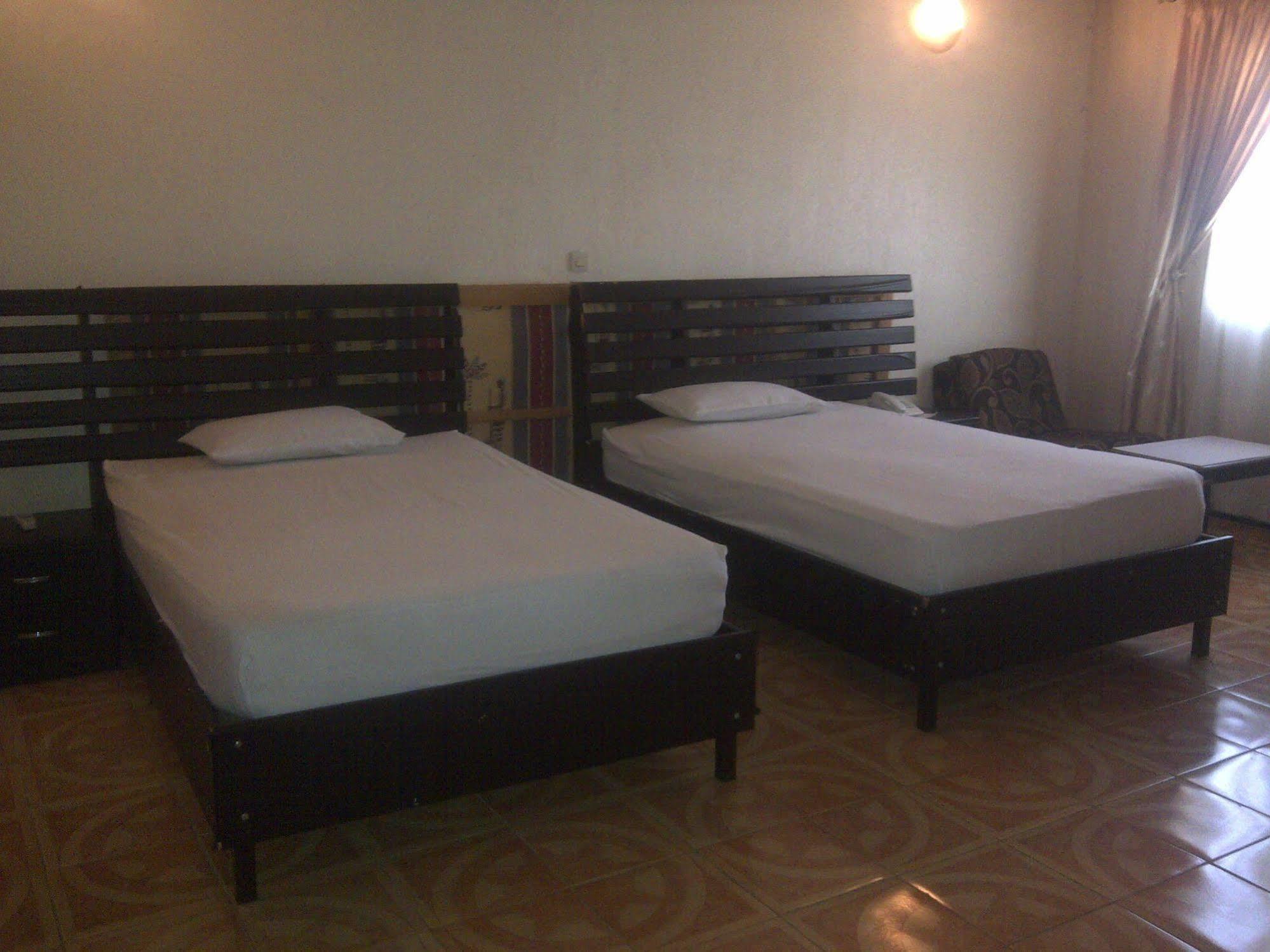 Ouaga Beach Hotel Ouagadougou Dış mekan fotoğraf