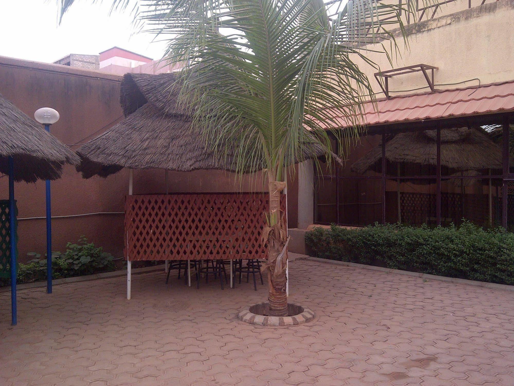 Ouaga Beach Hotel Ouagadougou Dış mekan fotoğraf